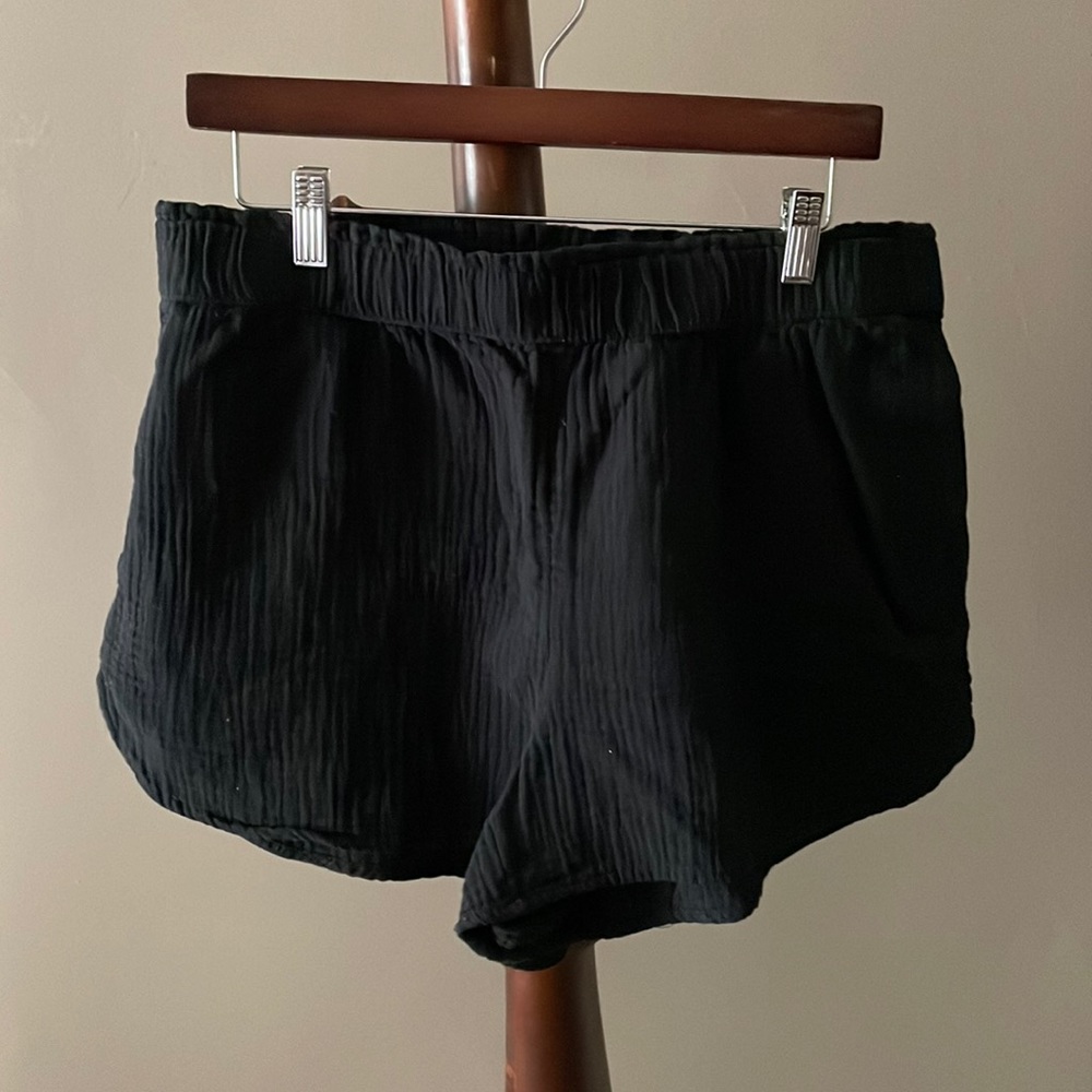 NWOT Universal Thread Shorts